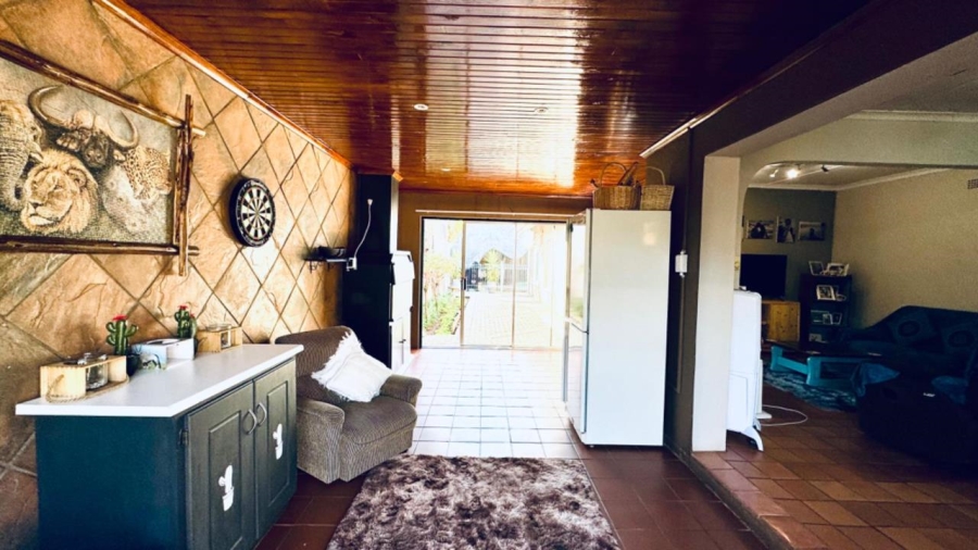 3 Bedroom Property for Sale in Rhodesdene Northern Cape